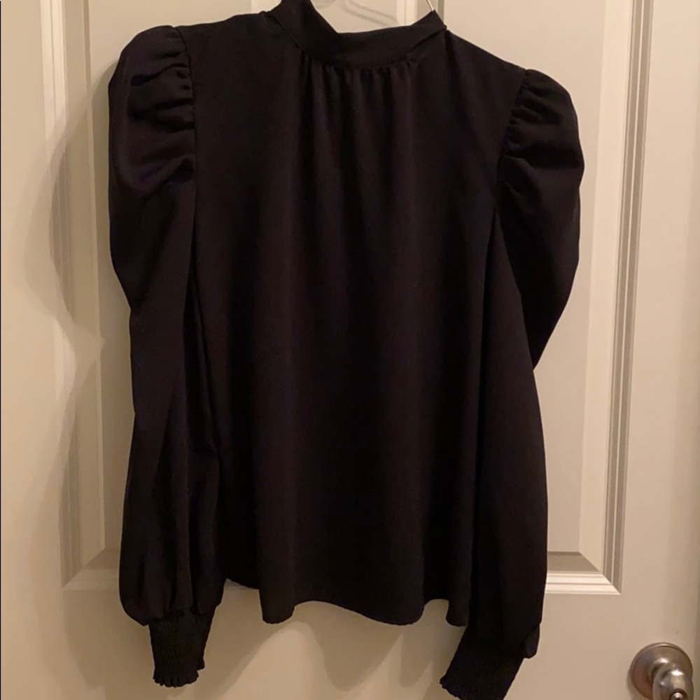 Black puff sleeve top